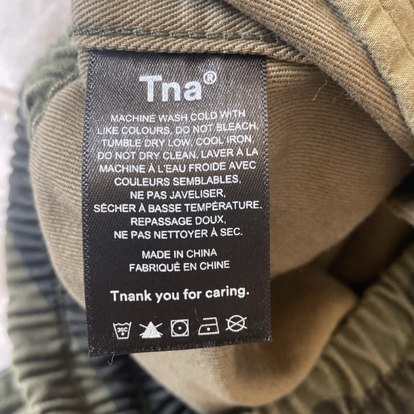 TNA Aritzia Alix Camo Jogger Pants - Picture 5 of 5